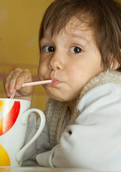 Charmantes kleines Mädchen — Stockfoto