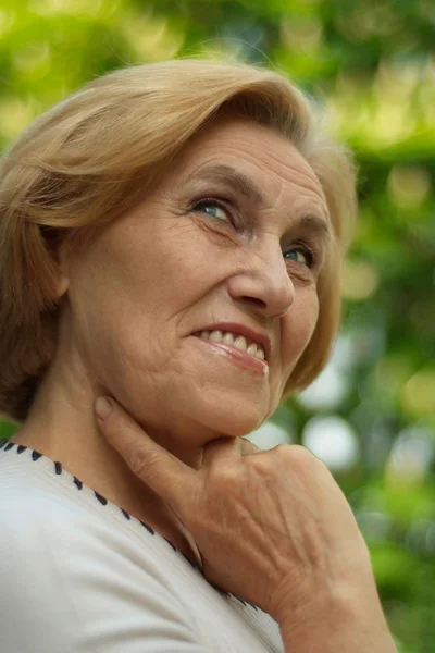 Sympathetic lady enjoys nature — Stock Photo, Image