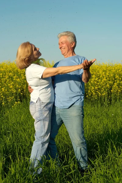 Persone mature sulla natura — Foto Stock