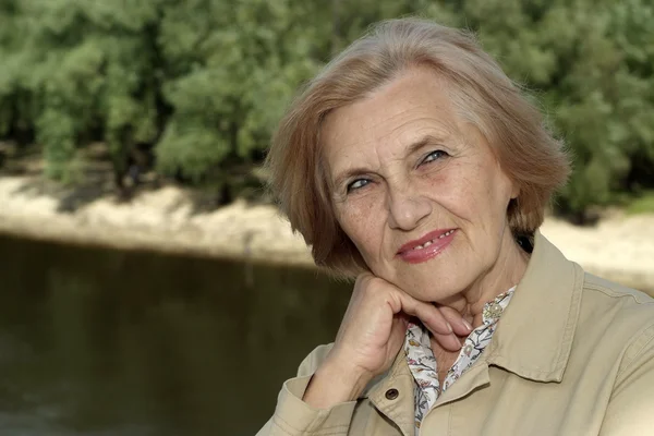 Attractive lady on the nature — Stock Photo, Image