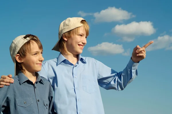 Glückliche Menschen gingen spazieren — Stockfoto