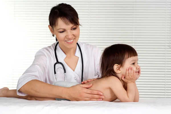 Glad doctor with small patient — Stock Photo, Image