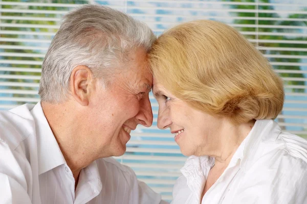 Good-looking old people at the resort — Stock Photo, Image