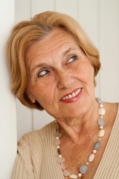 Schattig oudere vrouw — Stockfoto