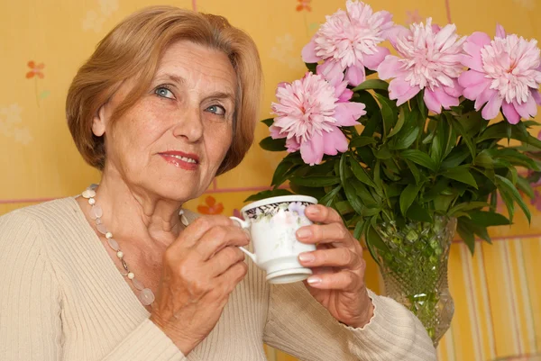 Cute old lady is resting at home — Stock Photo, Image