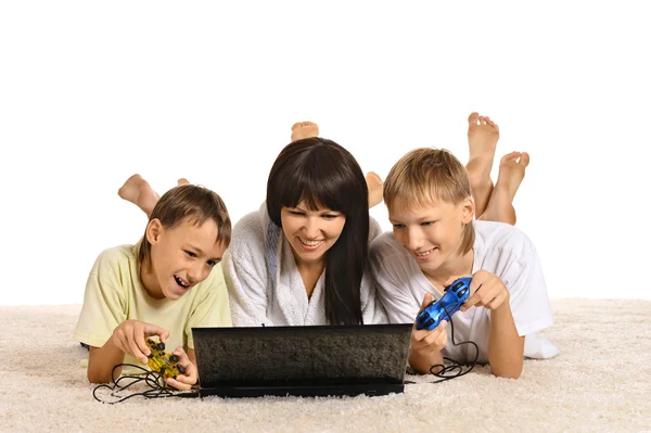 Familj med laptop — Stockfoto