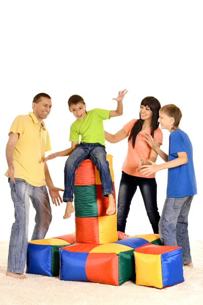 Vierköpfige Familie hat Spaß — Stockfoto
