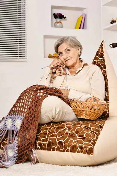 Retrato de mujer anciana —  Fotos de Stock