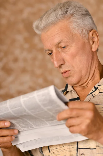 Portret van een oudere man — Stockfoto