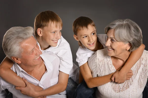 Glückliche Familie — Stockfoto