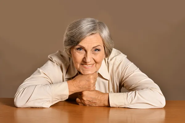 Retrato de una mujer anciana —  Fotos de Stock