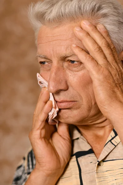 Retrato de un anciano enfermo — Foto de Stock