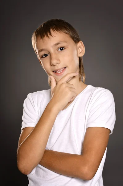 Adolescent garçon portrait sur blanc — Photo