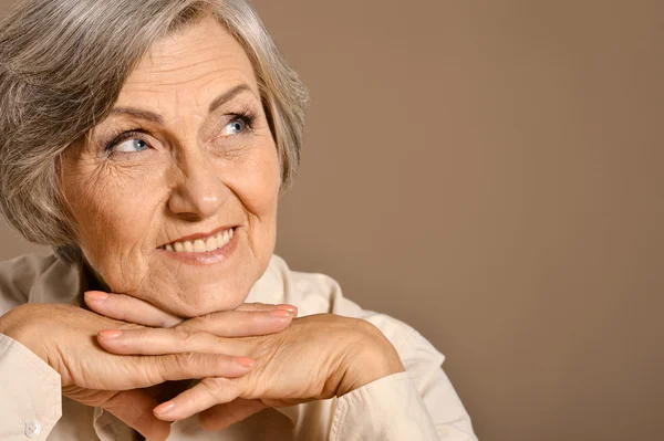 Retrato de uma mulher idosa — Fotografia de Stock