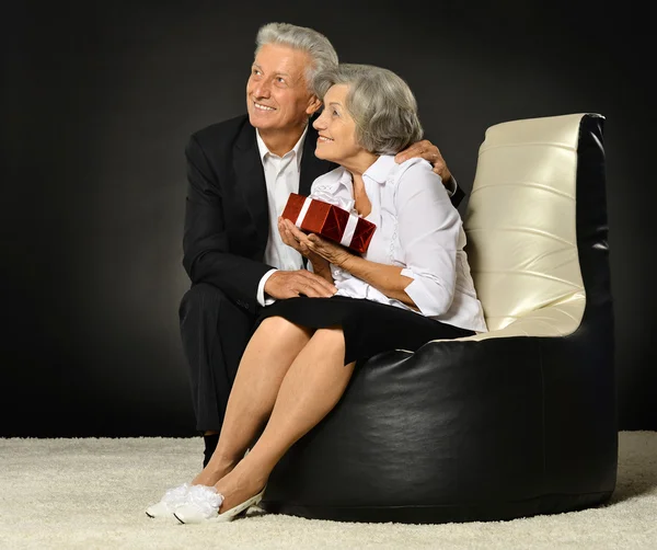 Elderly couple celebrating holiday — Stock Photo, Image