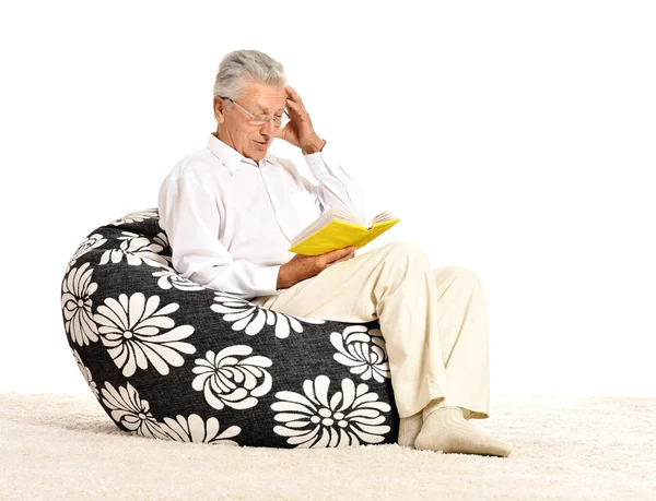Elderly man reading a book — Stock Photo, Image
