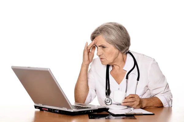 Positive elderly doctor — Stock Photo, Image