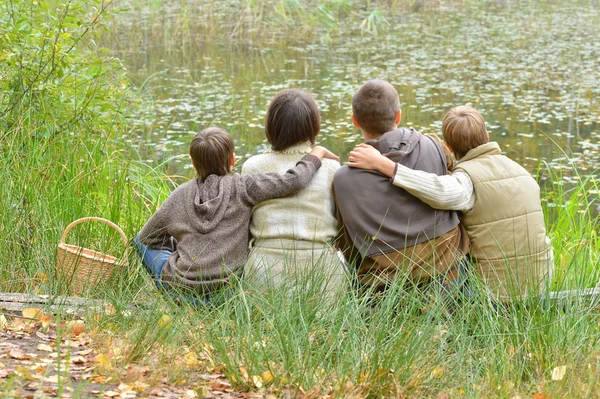 Family of four in park — Stock Photo, Image