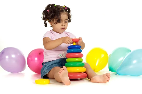 Девушка с воздушными шарами и игрушками — стоковое фото