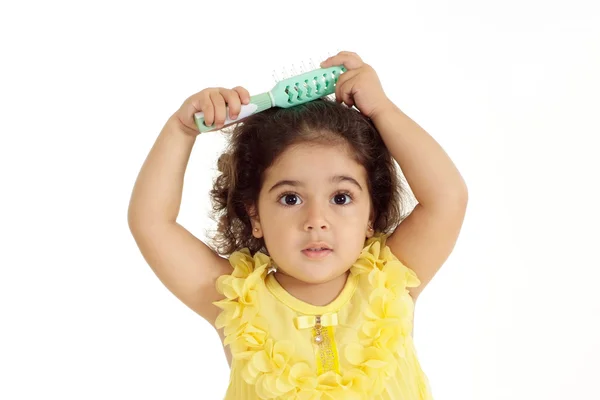 Bambina con un vestito giallo — Foto Stock