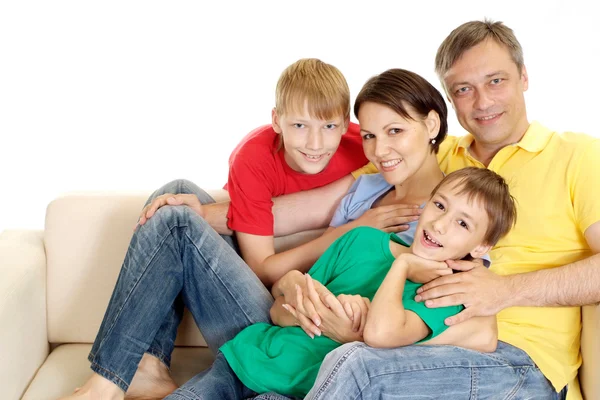 Leuke familie in heldere t-shirts — Stockfoto