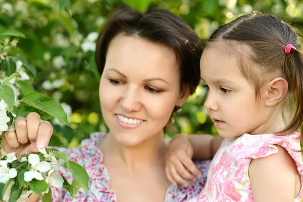 Moeder met haar dochter — Stockfoto