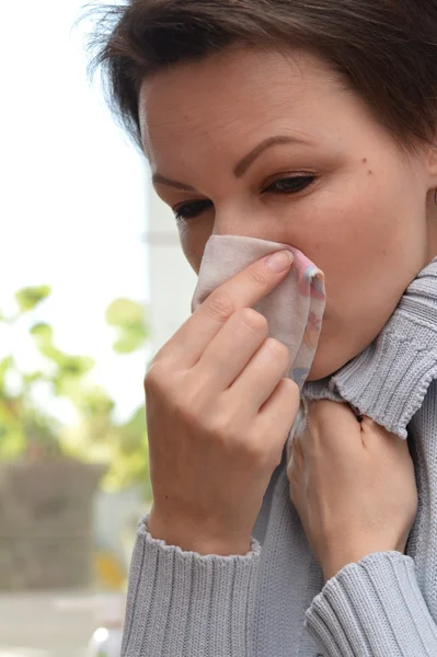 Donna ottenere l'influenza — Foto Stock