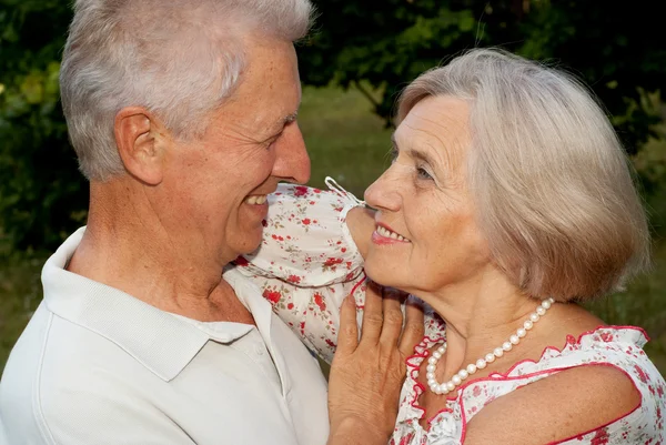 Friendly elderly couple in the garden — Stock Photo, Image