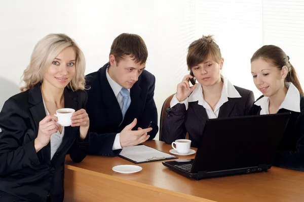 Nice entrepreneurs to discuss current issues — Stock Photo, Image