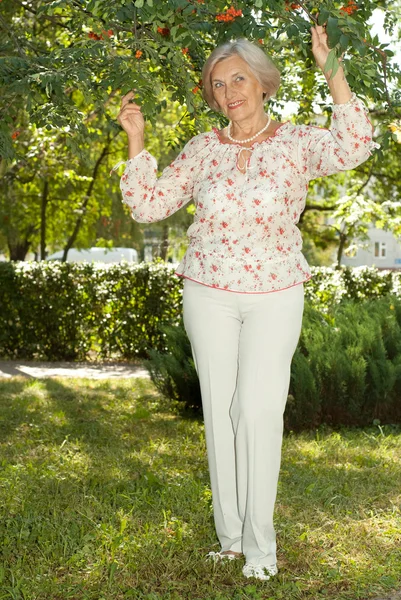 Lovely elderly woman in the garden — Stock Photo, Image