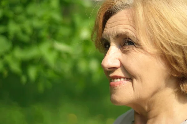 Great woman enjoys union with nature — Stock Photo, Image