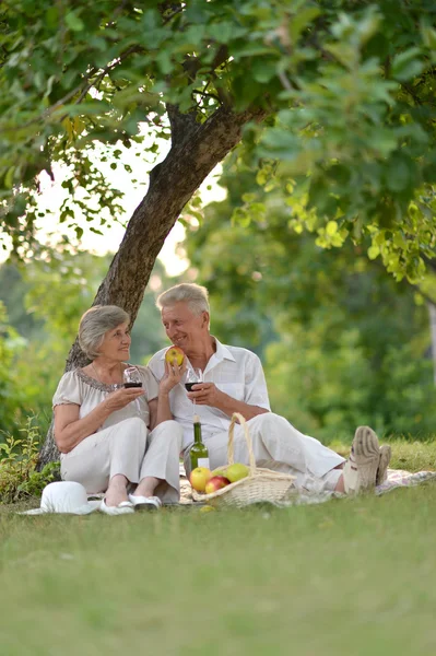 Liefdevolle ouder paar — Stockfoto