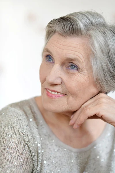 Retrato de una anciana — Foto de Stock