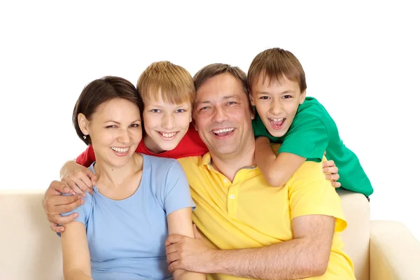 Vriendelijke familie in heldere t-shirts — Stockfoto