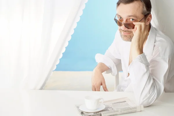 Homem divertido decidiu relaxar — Fotografia de Stock