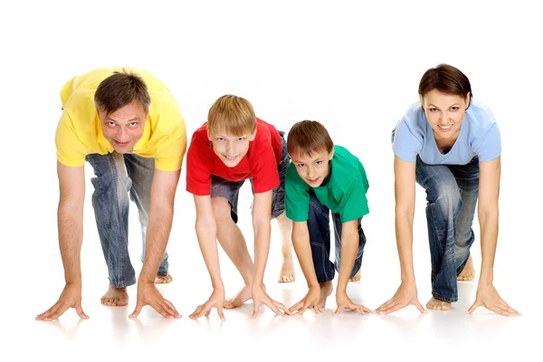 Спортивна сім'я в яскравих футболках — стокове фото