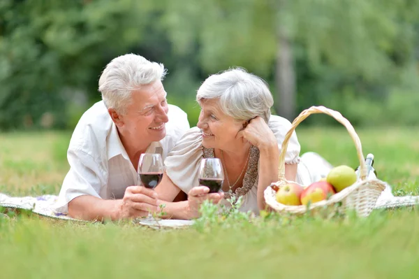 Liefdevolle ouder paar — Stockfoto