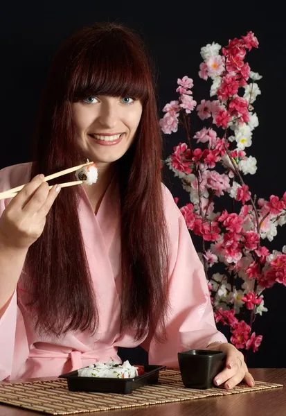 Beautiful girl eating sushi — Stock Photo, Image
