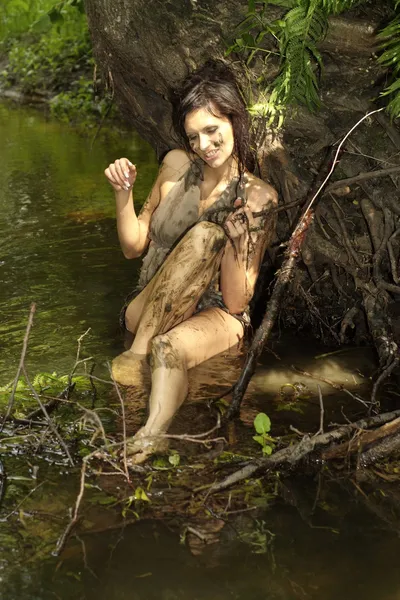 Fêmea fresca com um pano de lombo — Fotografia de Stock