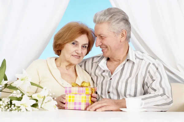 Older couple in the room — Stock Photo, Image