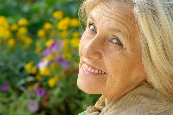 Beautiful portrait of an old woman — Stock Photo, Image
