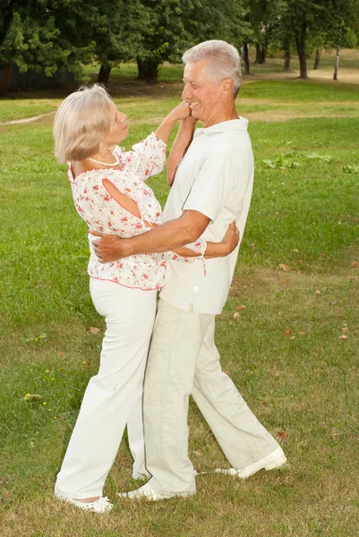 Tops pareja de ancianos juntos —  Fotos de Stock