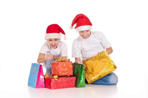 Santa niños con regalos — Foto de Stock