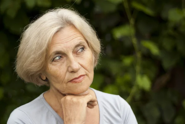 Amusing elderly woman in the park — Stock Photo, Image