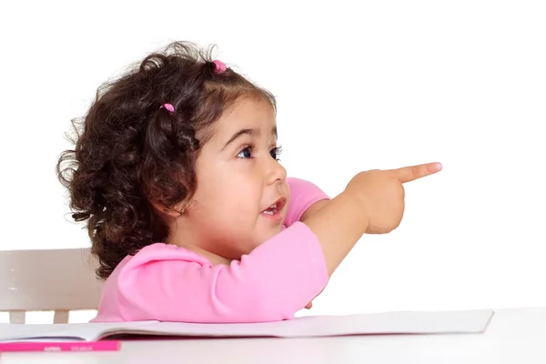 Чудо маленькая девочка рисует — стоковое фото