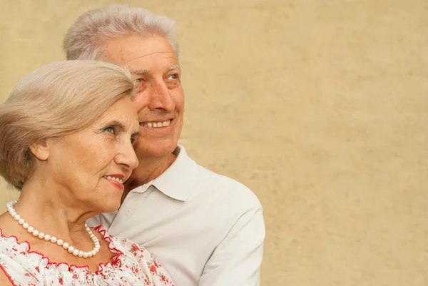 Feliz pareja de ancianos —  Fotos de Stock