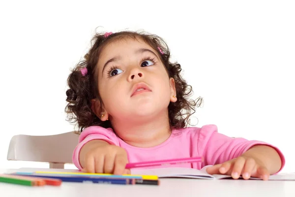 Honig kleines Mädchen zeichnet — Stockfoto