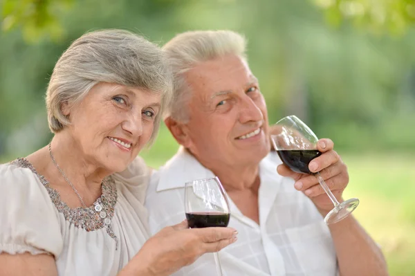 Loving elderly couple — Stock Photo, Image