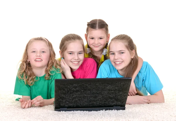 Las niñas con un ordenador portátil — Foto de Stock