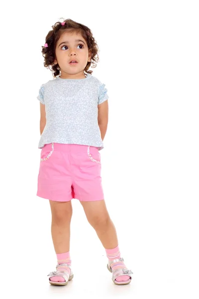 Превосходная маленькая девочка в белой футболке — стоковое фото
